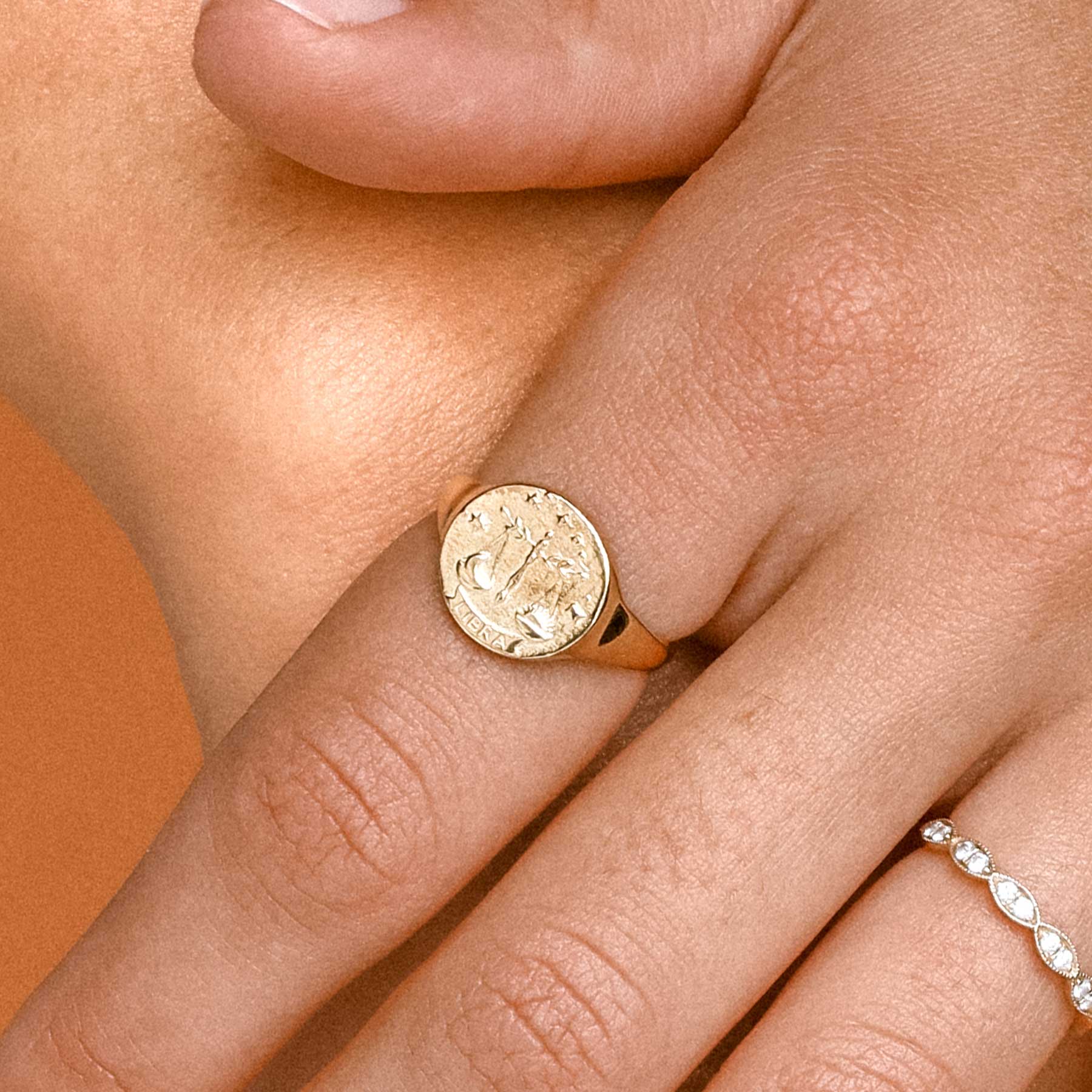Mejuri leo ring store